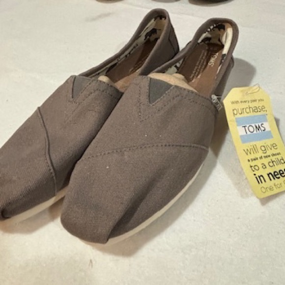 Toms Size 9.5 Tan Men’s Loafers NEW - Picture 2 of 6